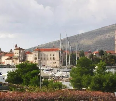 Apartment Kapetanovi Dvori Trogir