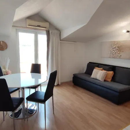 Kapetanovi Dvori * Trogir