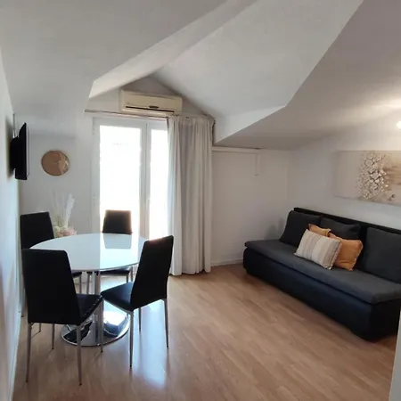 Kapetanovi Dvori Apartment Trogir