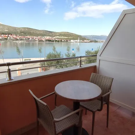 Kapetanovi Dvori Trogir