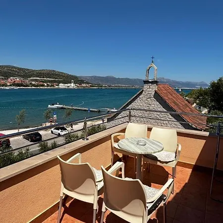 Kapetanovi Dvori * Trogir