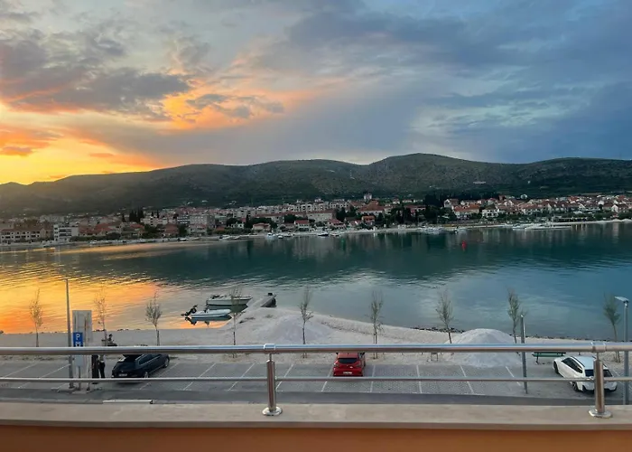 Kapetanovi Dvori Daire Trogir