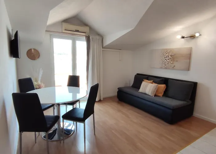 Kapetanovi Dvori * טרוגיר