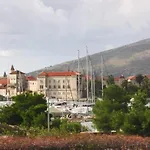 Apartment Kapetanovi Dvori Trogir