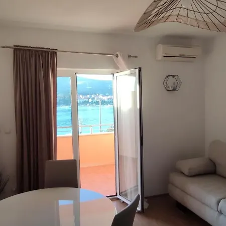 Kapetanovi Dvori * Trogir