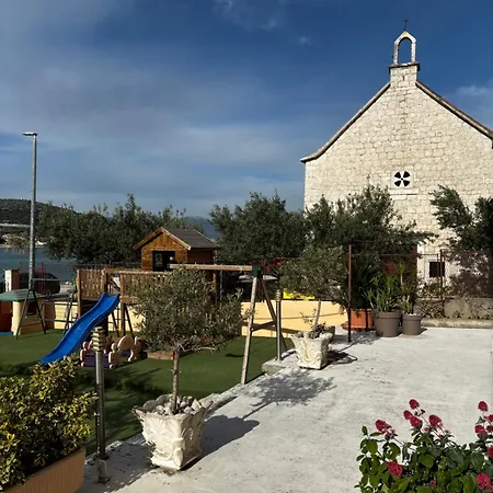 Kapetanovi Dvori Διαμέρισμα *