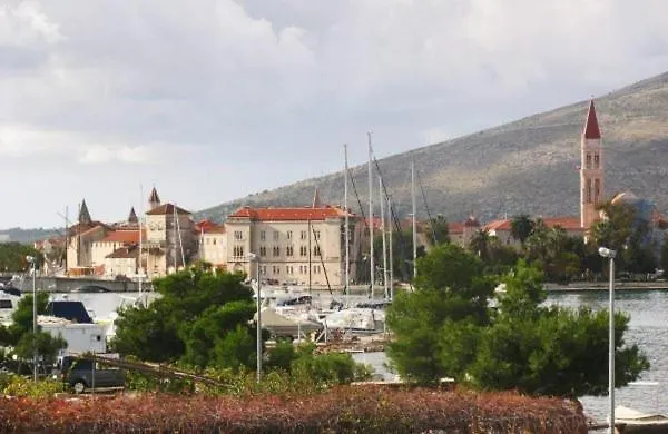 Διαμέρισμα Kapetanovi Dvori Τρογκίρ