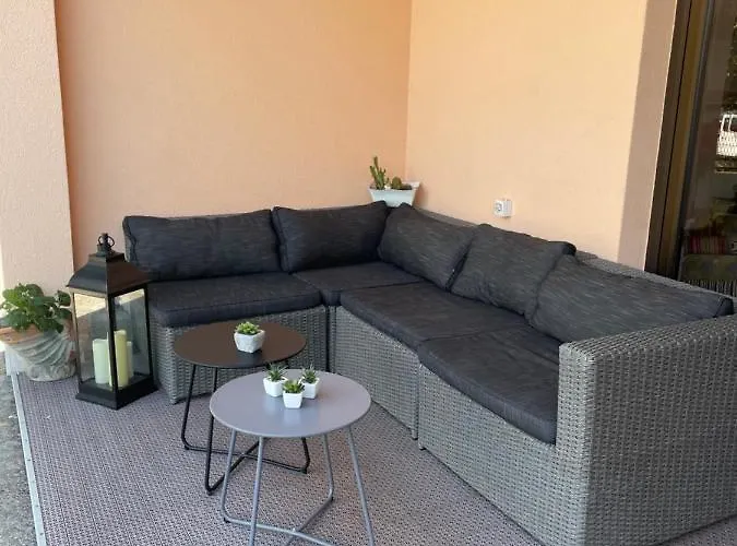 Kapetanovi Dvori * Τρογκίρ