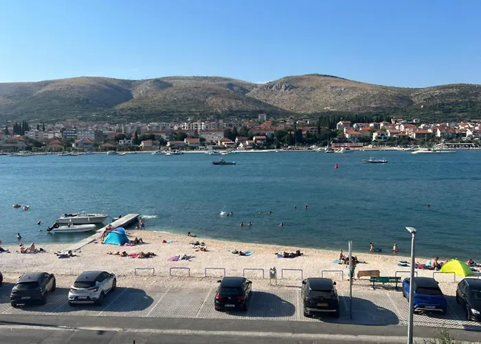 Kapetanovi Dvori Τρογκίρ