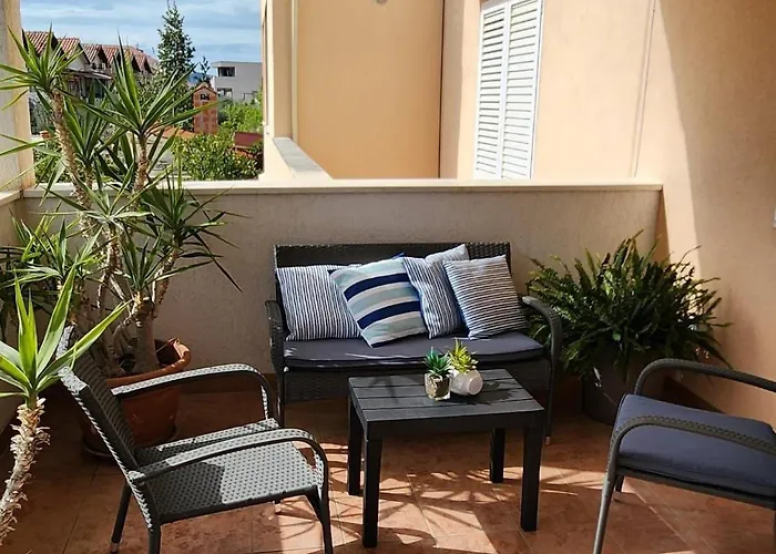 Kapetanovi Dvori * Τρογκίρ