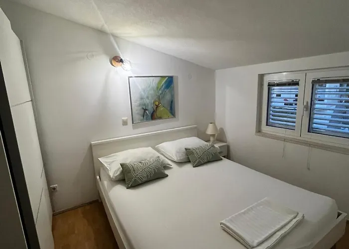 Kapetanovi Dvori Διαμέρισμα Τρογκίρ