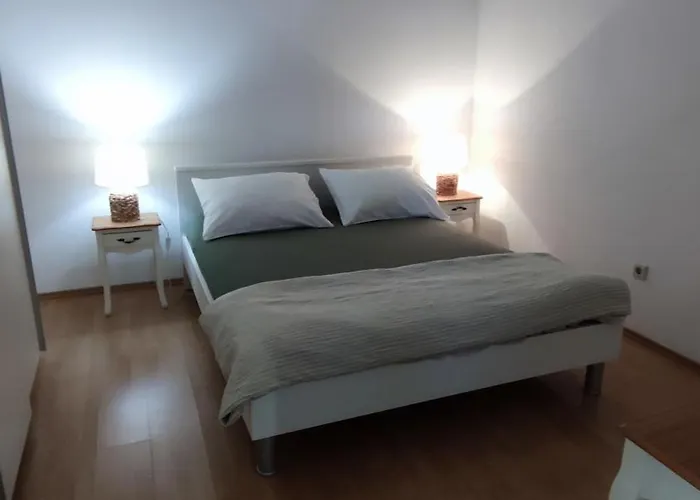 Kapetanovi Dvori Διαμέρισμα Τρογκίρ