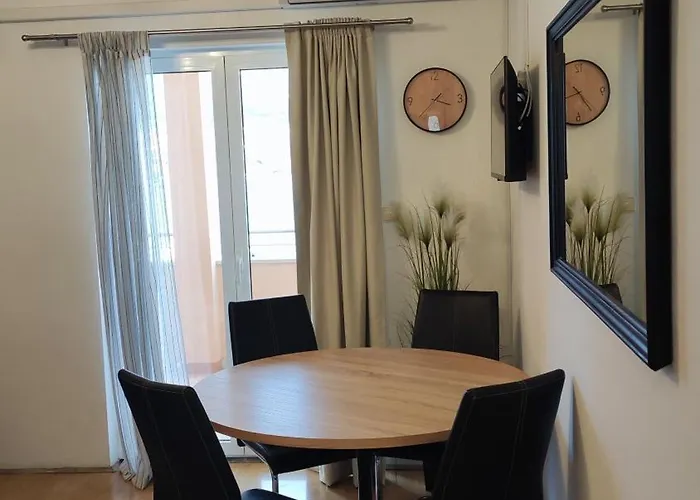 Kapetanovi Dvori Τρογκίρ