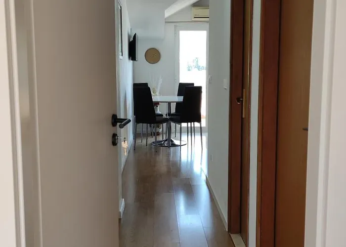 شقة Kapetanovi Dvori تروغير