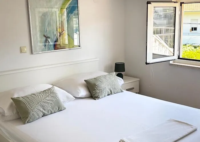 Kapetanovi Dvori * Τρογκίρ