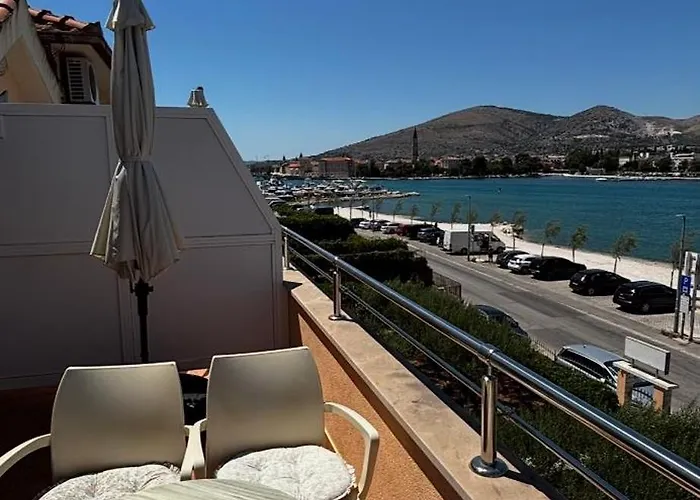 Kapetanovi Dvori Τρογκίρ