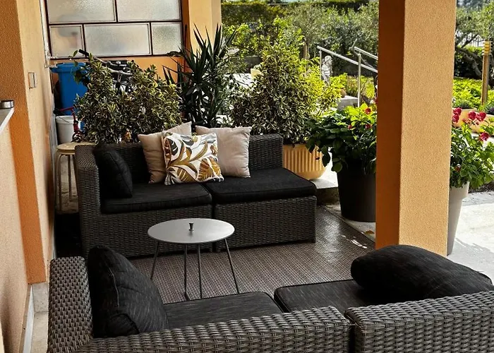 Kapetanovi Dvori Διαμέρισμα Τρογκίρ