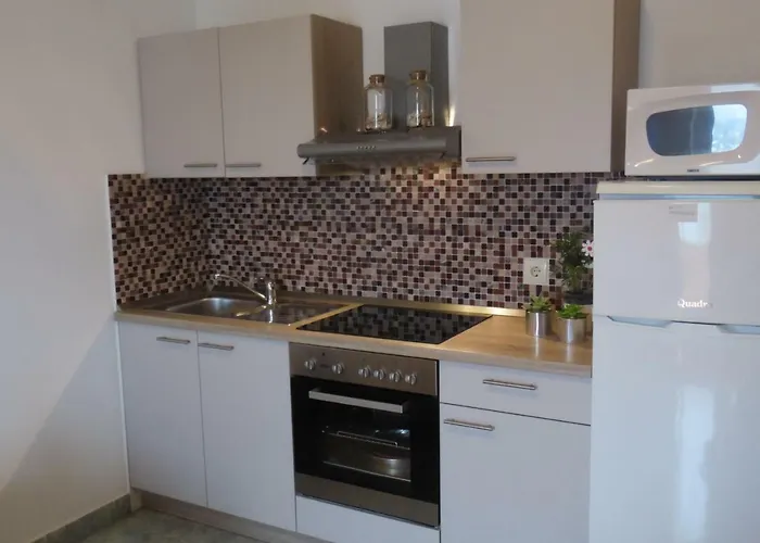 Kapetanovi Dvori Διαμέρισμα Τρογκίρ