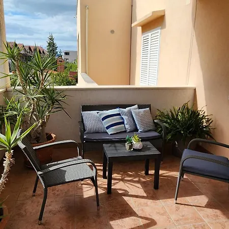 Kapetanovi Dvori * トロギール